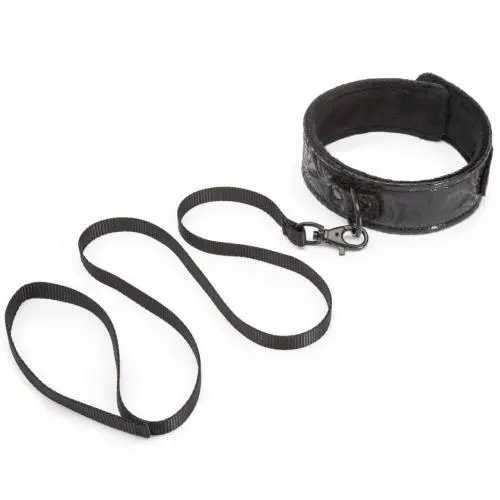 Bondage Boutique Black Rose Faux Fur Lined Collar and Lead Set Bondage Boutique Black Rose Faux Fur Lined Collar and Lead Set